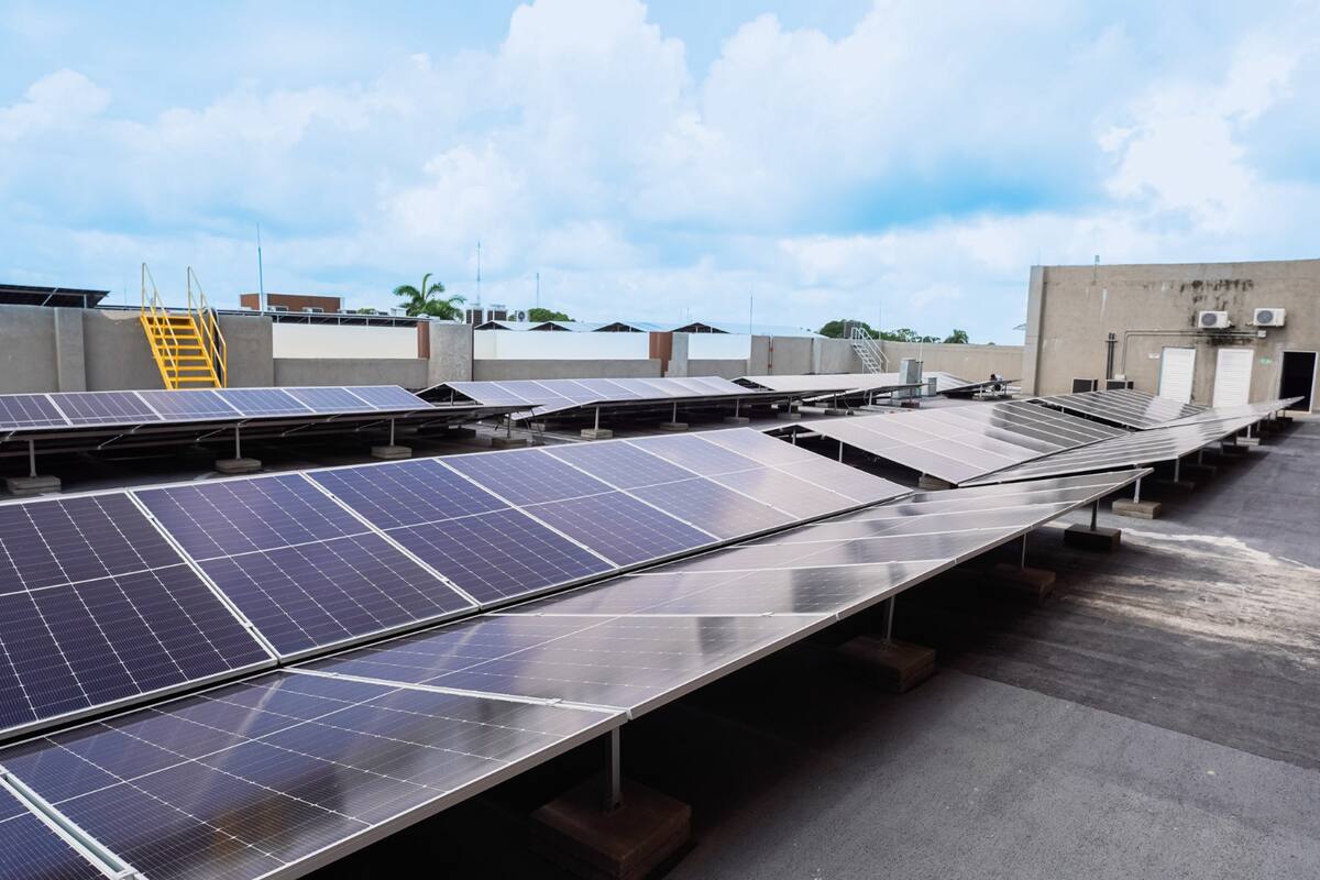 PLANTA SOLAR 9.8 Kwp